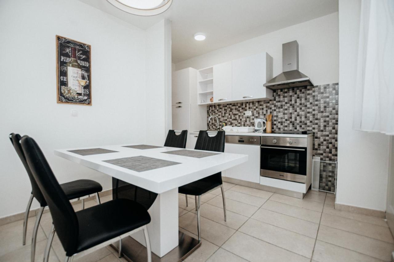 Double And Single S Apartments Zadar Luaran gambar